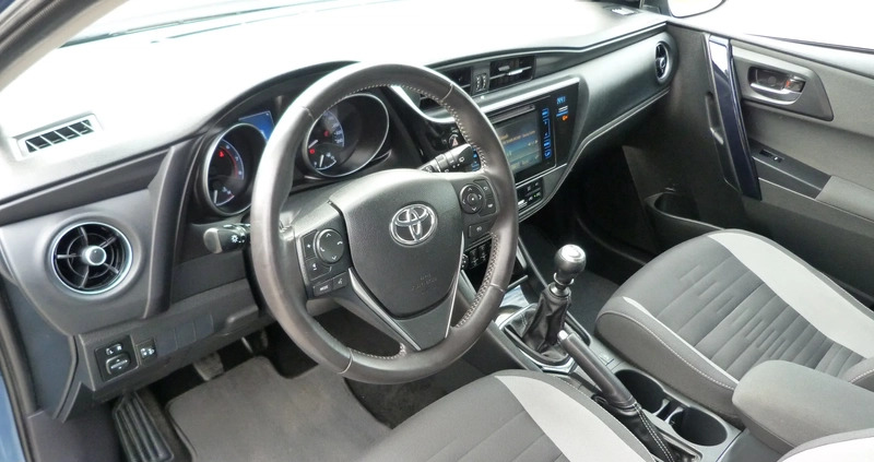 Toyota Auris cena 51999 przebieg: 154230, rok produkcji 2016 z Międzyzdroje małe 781